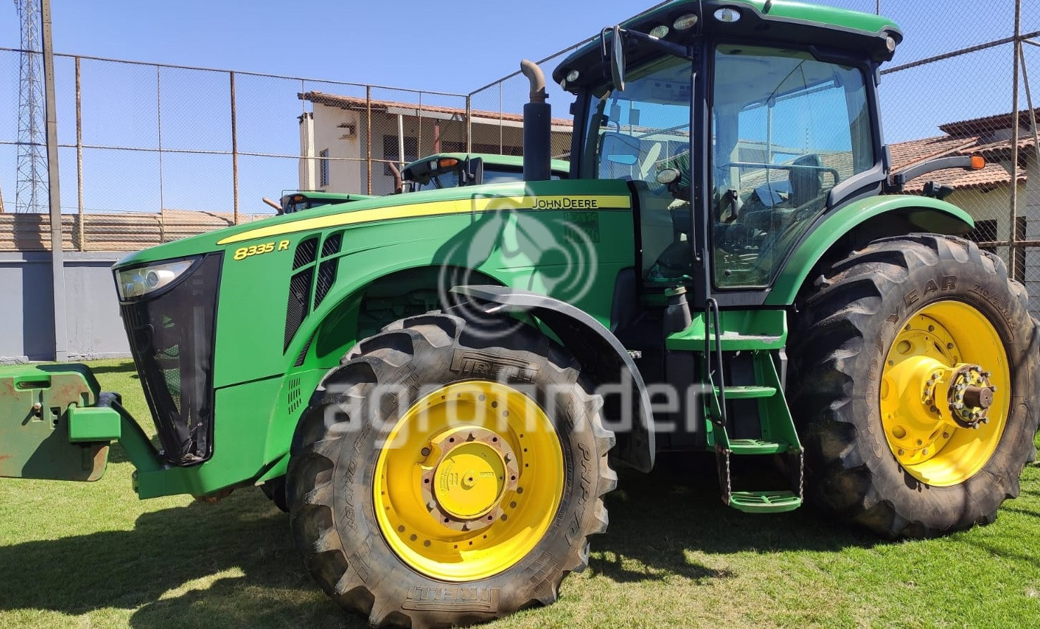 Trator John Deere 8335 R ano 2013 | agrofinder